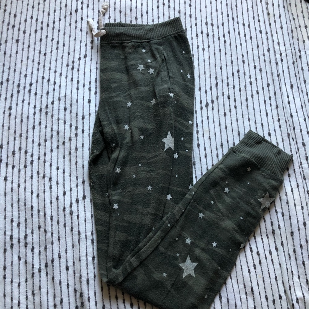 Mushy Camo Joggers with Printed Stars